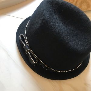 Juicy Couture hat w silver and leather bow details